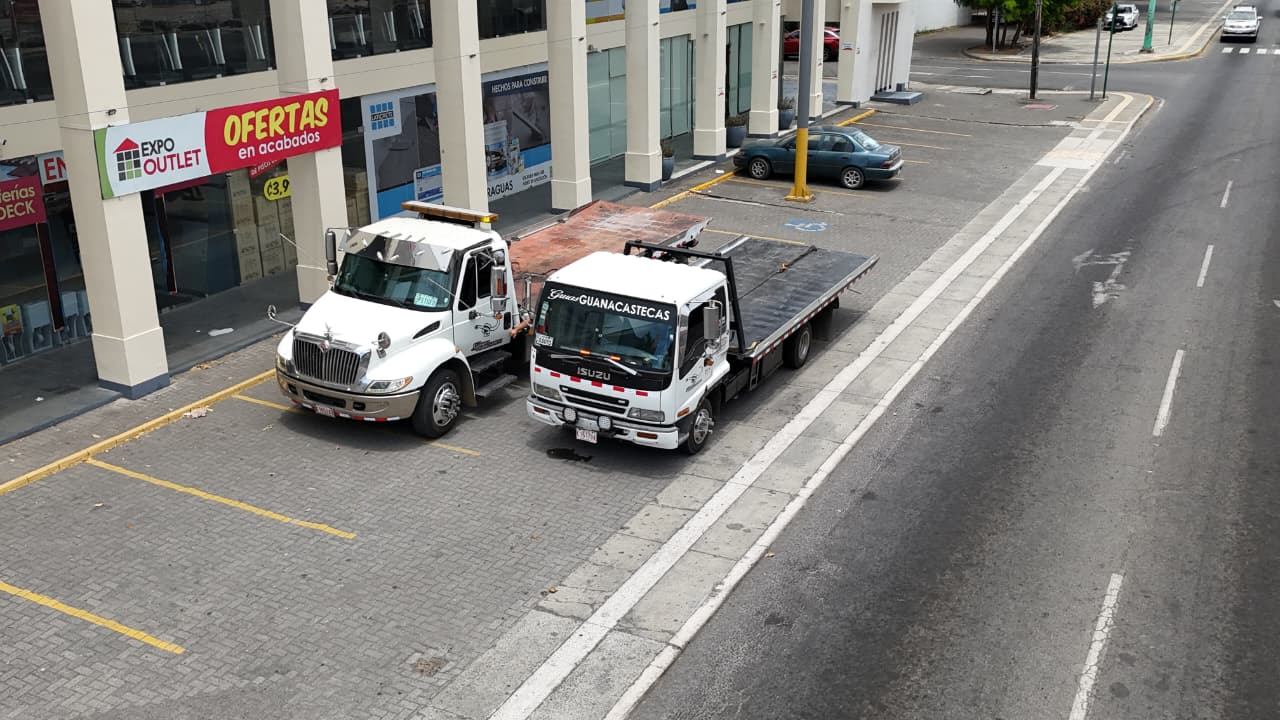 Flota de grúas Guanacastecas