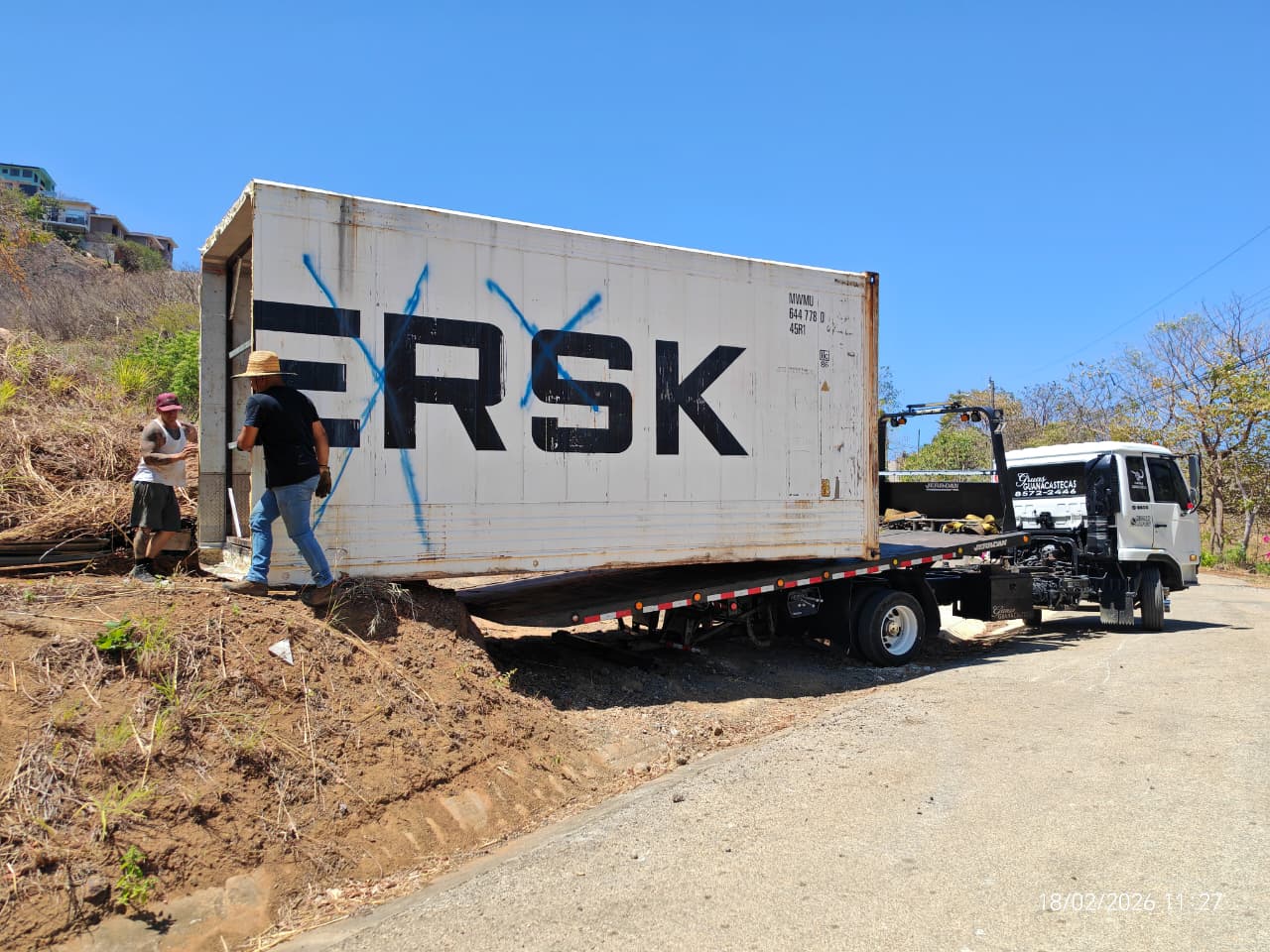 Plataforma transportando contenedor