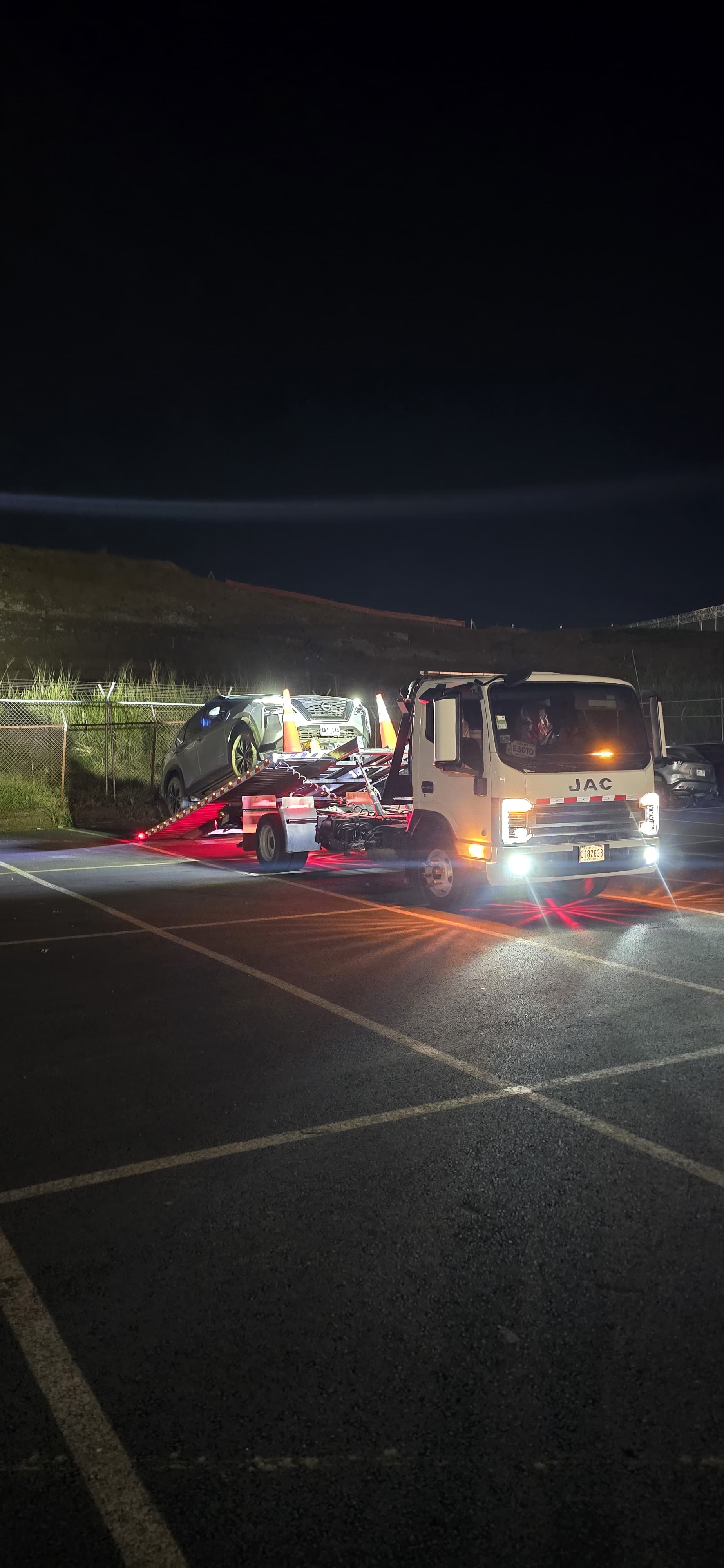 Plataforma JAC en operación nocturna